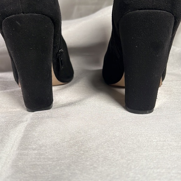 Size 10 Aldo Call It Spring Black Nubuck Ankle Booties - Gold Heel Accents EUC - Picture 8 of 8